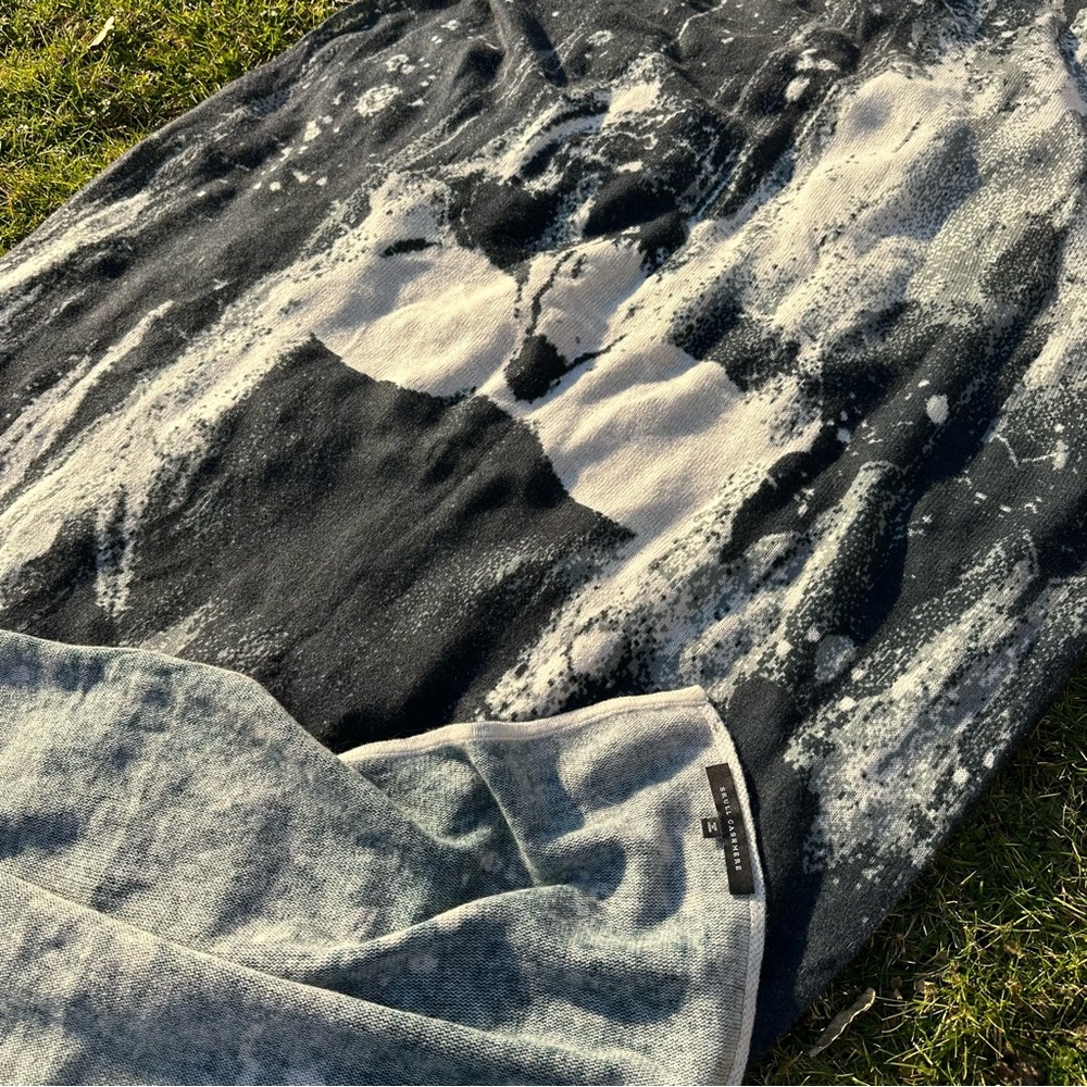 NWOT Skull Cashmere Abstract Art Shawl - Picture 9 of 10